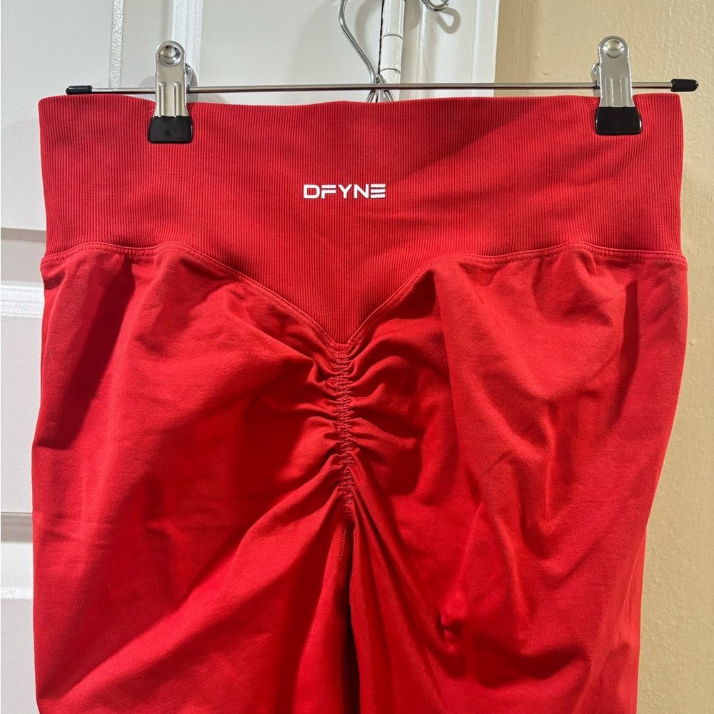 DFYNE Women's Red Leggings